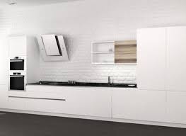 La zona comprendida entre la barra americana y la encimera está revestida con un suelo vinílico en una tonalidad clara. Una Vuelta A Lo Clasico Cocinas En Blanco Y Gris Grupo Inara