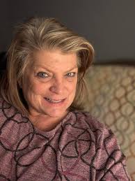 What color are your eyes when you wear different colors?