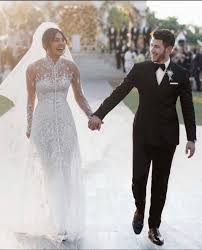 Priyanka chopra jonas may already be on the 100 most powerful women list but she's unrelenting in her search for inspiration and advice. Pin Von Patricia Standridge Main Auf Hochzeit Und Zubehor Hochzeitskleid Hochzeit Heiraten