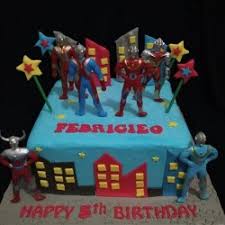 Ada sepasang kue ulang tahun tar berdekor berbeda yang dihias bak pakaian juga bertemu jas berdasi; Jual Kue Ulang Tahun Ultraman Terdekat Harga Murah Grosir August 2021