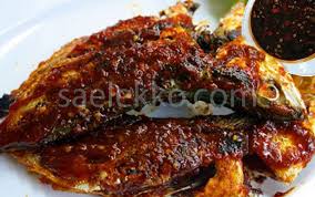 Ikan bakar berempah pula, ikan dibakar bersama rempah ratus atau bahan masakan yang disapu di bahagian luar dan dalam ikan. Resep Masakan Ikan Kembung Bakar Bumbu Kecap Nikmat Saelekko Com