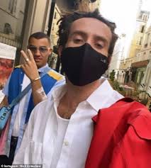 Große trauer um nick kamen (i promised myself): Nick Grimshaw 36 And Boyfriend Meshach Henry 23 Are Forced To Quarantine For 14 Days Daily Mail Online