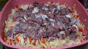 Tadinya mau beli daging sapi, tapi karena aku pergi ke toko dagingnya sudah kesorean dan hampir tutup, mereka hanya ada daging kambing cincang bukan daging sapi yang rencananya aku mau beli. Sambal Goreng Daging Youtube