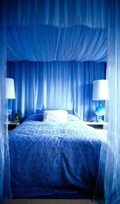 blue bedroom インテリアデザイン 自宅で 寝室インテリアのアイデア