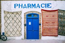 Preparing the door for a fresh coat of paint if your door has old paint on it, what you do will depend on the condition of the paint: How To Paint A Front Door Without Removing It Diy Sunlitspaces Com