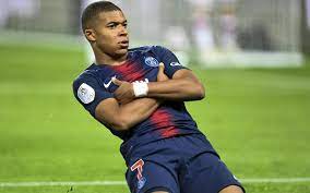 Si vous travaillez bien, un jour vous avoir) du succes 3. Kylian Mbappe Deja 100 Buts Il Fait Mieux Que Messi Et Ronaldo
