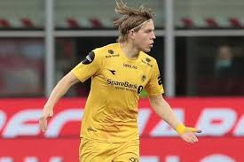 Jens petter hauge, 21, from norway ac milan, since 2020 left winger market value: Terbang Ke Italia Jens Petter Hauge Sebentar Lagi Jadi Pemain Ac Milan Halaman All Kompas Com
