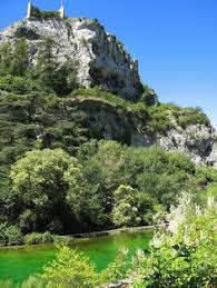 Vous habitez ou habitiez à fontaine de vaucluse ? 26 Idees De Fontaine De Vaucluse Fontaine De Vaucluse Vaucluse Tourisme En France