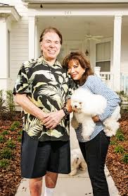 Silvio santos, nome artístico de senor abravanel (rio de janeiro, 12 de dezembro de 1930), é um famoso apresentador de televisão e empresário brasileiro. A Nova Rotina De Silvio Santos Longe Da Televisao Ha Oito Meses Veja Sao Paulo