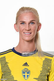 Lagkapten caroline seger, som nyligen slog therese sjögrans landskampsrekord finns med, liksom nathalie björn och supertalangen hanna bennison, som trots en hel del tid på bänken under våren i damallsvenskan, knep en plats. Sofia Jakobsson Poses Rennes Fifa
