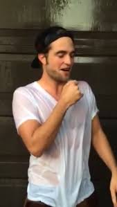 Prepare Yourselves Robert Pattinson S Als Ice Bucket Challenge Video Is Here Robert Pattinson Twilight Robert Pattinson Robert Douglas