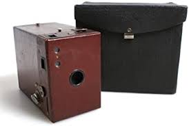 It was conceived and marketed for sales of kodak roll films. Amazon Com Vintage No 2a Brownie Camera In Case Box Camera Art Deco Camera Photo