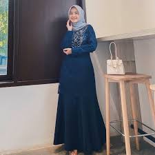 Berbagai model kebaya modern yang cocok untuk menemani kamu ke berbagai acara/event penting mulai dari acara pernikahan hingga ke acara formal lainnya. Harga Kebaya Duyung Terbaik Batik Kebaya Pakaian Wanita Juni 2021 Shopee Indonesia