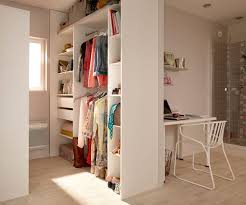 Dressing Sur Mesure 12 Idees Pour L Optimiser Avec Images Amenagement Dressing Idee Rangement Rangement Petit Espace