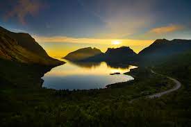 Fajar di waktu senja is a popular web novel written by the author resiriyani, covering romansa historis genres. Senja Norway Sunrise Sunset Times