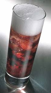 1 C A Soupe De Fruits Des Bois Surgeles 2 C A Soupe De Fraises Fraiches 3 Cl De Genievre Aux Groseilles Vin Mousseux Cocktailrecepten Recepten Aardbeien