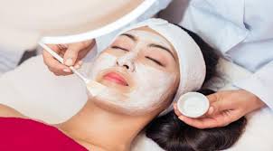 Memakai masker wajah bisa berdampak buruk bagi sebagian orang yang mengalami gangguan kecemasan. 7 Manfaat Rutin Menggunakan Masker Wajah