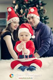 Creative Family Portrait Family Photo Ideas Photography Inspiration Family Story Christmas Photo Ideas Fotostudiya Detskie Foto Rozhdestvenskie Fotosessii