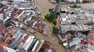 Banjir biasa adalah banjir yang paling umum dan paling sering terjadi di wilayah perkotaan yang selain kota jakarta, kota bandung, semarang dan berbagai kota lainnya masih sering mengalami. Update Banjir Jakarta Tinggi Muka Air Kamis 2 Januari 2020 Pukul 09 00 Wib Pa Manggarai Siaga 2 Tribunnews Com Mobile