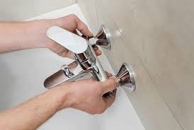 Der trend zur dusche ist nicht nur bei älteren. Badewanne Einbauen Kosten Varianten Aufwand Im Uberblick