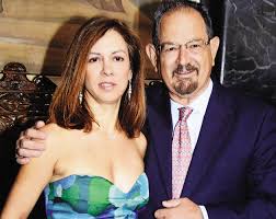 Ο τάκης βουγιουκλάκης πέθανε σήμερα σε ηλικία 82 ετών. Efh Pikoyla Spania Bradinh Emfanish Me Ton Syzygo Ths Takh Boygioyklakh Pics