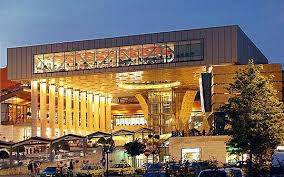 Iulius mall iasi a fost inaugurat in aprilie 2000, la acea data fiind primul mall construit in afara bucurestiului si al doilea din tara. Exkluziv Cipo Klasszikus Stilusban Korcsolya Cipo H M Iulius Mall Cluj Vanishingpointcar Com