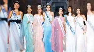 We have been swooning over priyanka chopra's wardrobe choices for a long time now. Aishwarya Rai Bachchan Priyanka Chopra Sushmita Sen Lara Dutta And Several Other Beauty Queens Captured In The Same Frame Makes For One Priceless Memory Hindi Movie News Times Of India