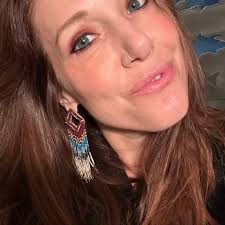 Eva Marino (@noey_and_zoa) • Threads, Say more