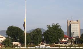 Raja puan besar perak, raja nor mahani raja shahar shah mangkat pada 5.07 petang, semalam.menteri besar perak, datuk seri dr zambry abd kadir berkata. Raja Puan Besar Perak Mangkat