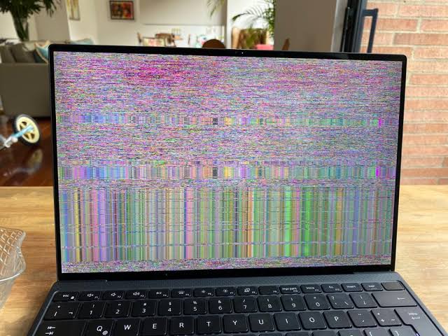 Contoh kerusakan laptop yang perlu penanganan teknisi