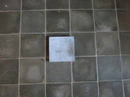 Zat pembersih ini tidak berwarna, mempunyai bau yang khas dan keras, zat pembersih ini berupa zat cair dan kristal.pemakaian dari bahan pembersih ini harus dicampur. Apa Saja Jenis Jenis Lantai Yang Bagus Untuk Ruangan