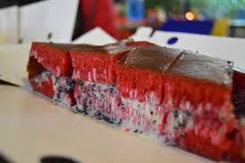 Martabak mini red velvet menu yang satu ini paling gampang banget buatnya, bahan simple tanpa oven tanpa mixer, ditambah dg begitu banyak variasi topping kamu bisa berkreasi dg si mungil ini. Agendademariel