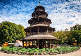 As one of the world's largest urban public parks, it features a chinese pagoda, a monopteros greek temple, a river and a boating lake. Fotos Lizenzfreie Bilder Grafiken Vektoren Und Videos Von Chinesischer Turm Adobe Stock