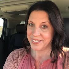 Happy Sunday! We are giving away this big beautiful Fatsia! To win simply  like this post & share with 2 or 10 of your plant lover friends & make sure  that you