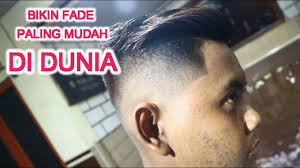 Akan tetapi jika gaya rambut yang anda gunakan saat ini di tambah dengan brewok, maka anda akan terlihat lebih macho, maskulin dan keren. Tutorial Potongan Rambut Pria Modern 2021 Modern Men S Fade Haircut Tutorial 2021 Youtube