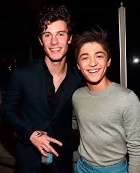 Hay Algo Mas Lindo Que Ellos Dos Juntos La Respuesta Es No Shawn Mendes Cute Guys Actors