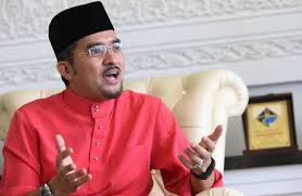 Dr ilyani nawawi menziarahi mantan ketua hakim negara, tun abdul hamid omar. Ph Dibidas Kenakan Tindakan Terhadap Dr Nur Ilyani Mynewshub