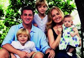 Angélica e luciano huck curtem festa junina em família. Resultado De Imagem Para Angelica E Luciano Huck Angelica E Filhos Dia Da Crianca Assuntos De Familia