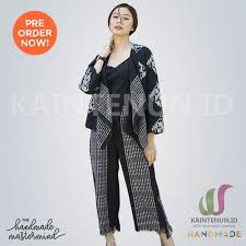 Di jepara banyak ditemukan beberapa sentra produk fashion seperti: Model Baju Dari Kain Tenun