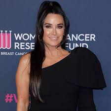 Kyle egan richards was born in los angeles, california to kathleen mary dugan and kenneth edwin richards, a business executive. Rhobh Star Kyle Richards 51 Shares New Bikini Pic On Instagram