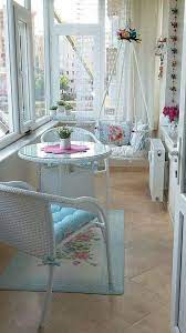 Küçük balkon dekorasyonu yaparken balkonları mevcut yapıları ile küçük oldukları için bu alanlarda küçük mobilyalar kullanabilirsiniz. Dekorasyon Hileleri Ile Kucuk Balkon Dekorasyonu Home Deco Dekorasyon Fikirleri Balkon Dekorasyonu