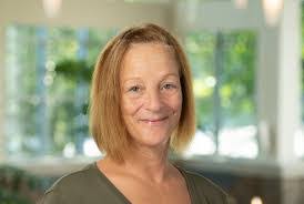 Lora Farmer's Instagram, Twitter & Facebook