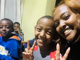 نمایه ‏‎Hold My Hand‎‏‎