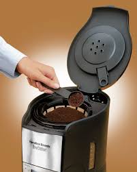 Instead of a carafe and hot plate, the brewstation keeps the coffee warm internally via an insulated. Hamilton Beach Brewstation 12 Cup Dispensing Coffee Maker Hamilton Beach Middle East