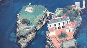 Όλα τα τελευταία νέα, άρθρα, απόψεις, για νάπολι. To Katarameno Nhsi Ston Kolpo Ths Napoli
