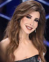 كلمات اغنية نانسي عجرم مقسومة نصين تتر مسلسل حالة عشق 2015 كاملة مقسومة نصين انا زيي زي حاجات كتير متقسمة على اتنين مقسومة نصين انا تلج ونار وشر وخير انا الحالتين مقسومة نصين انا بانسى الغدر وباعفي وبارجع تاني وبكره ضعفي وبضيع نفس الحاجة. ØµÙˆØ± Ù…ÙƒÙŠØ§Ø¬ Ù†Ø§Ù†Ø³ÙŠ Ø¹Ø¬Ø±Ù… ÙÙŠ 2017 Ù…Ø¬Ù„Ø© Ø§Ù„Ø¬Ù…ÙŠÙ„Ø©