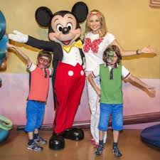 Aracely arámbula y luis miguel lloraron mucho cuando escucharon esta noticia sobre su hijo. La Conflictiva Relacion De Luis Miguel Con Sus Tres Hijos Infobae
