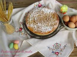 So di poter apparire sentimentale e ne sono pienamente consapevole, ma quella della pastiera di tagliolini è tra le tante preparazioni dei dolci delle feste che più mi ricorda la mia infanzia e la mia famiglia. Pastiera Dolce Di Pasta A Pastier E Ferellini Dal Dolce Al Salato Con Lucia