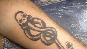 Tatuaje De Marca Tenebrosa Envio Del Mortifago Fabian Entretenimiento Cultura Pop Univision