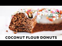 Fluffy Fruit Sweetened Coconut Flour Donuts This Vegan And Paleo Recipe Is 8 Ingredient Easy Made In The Blender With Medjoo Paleo Sweets Coconut Flour Food